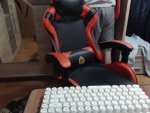 uncutguy01 online show from 09-22-25, 05:42