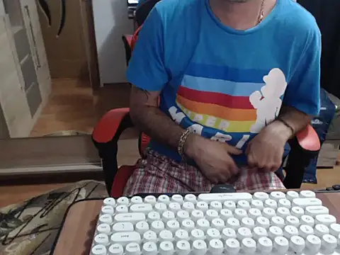 uncutguy01 online show from 09-23-25, 04:04