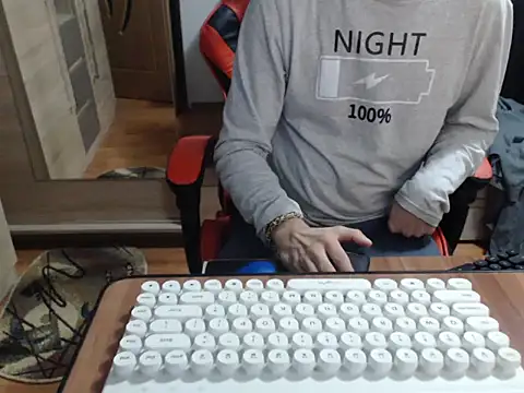 uncutguy01 online show from 10-11-25, 04:33