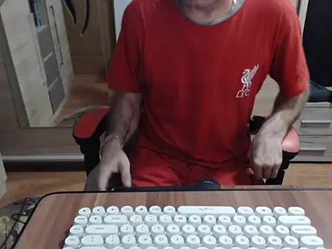 uncutguy01 online show from 11-01-25, 04:47