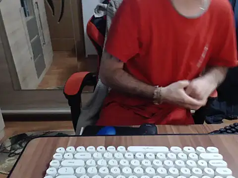 uncutguy01 online show from 11-03-25, 05:42