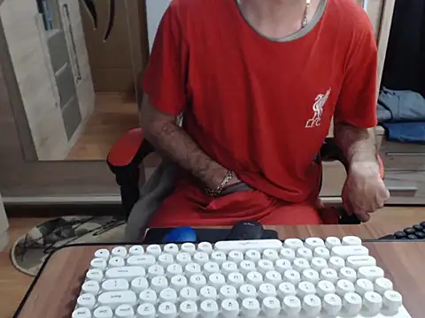 uncutguy01 online show from 11-04-25, 04:55