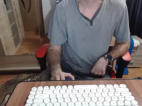 uncutguy01 online show from 11-13-25, 05:28
