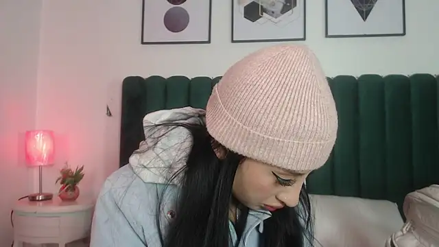 Nicolette ks  online show from 10-31-25, 03:40