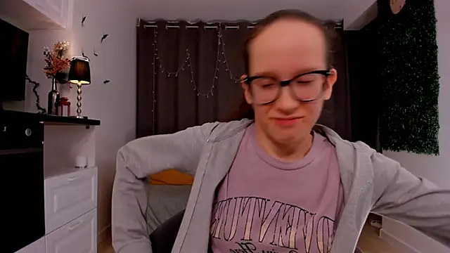 Snapshot of BettyBrowni chatting on 02-13-25, 01:19 BettyBrowni online show from 02-13-25, 01:19