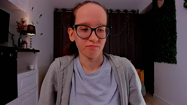 Snapshot of BettyBrowni chatting on 02-13-25, 07:10 BettyBrowni online show from 02-13-25, 07:10