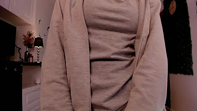 Snapshot of BettyBrowni chatting on 02-18-25, 01:43 BettyBrowni online show from 02-18-25, 01:43