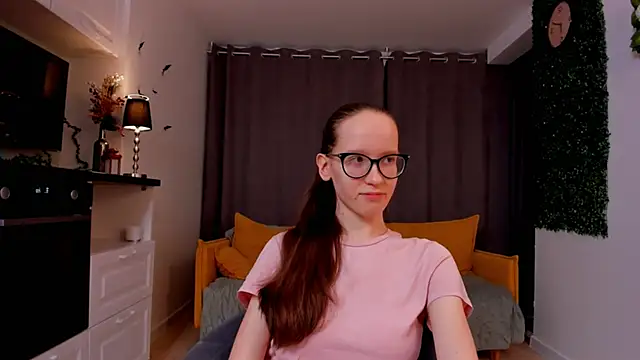 Snapshot of BettyBrowni chatting on 02-19-25, 04:11 BettyBrowni online show from 02-19-25, 04:11