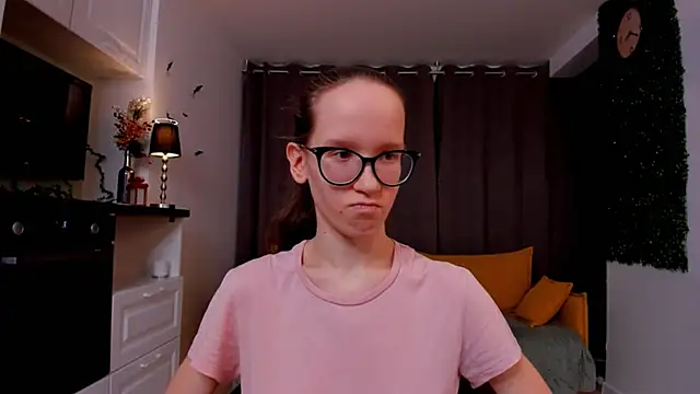 Snapshot of BettyBrowni chatting on 02-20-25, 02:18 BettyBrowni online show from 02-20-25, 02:18