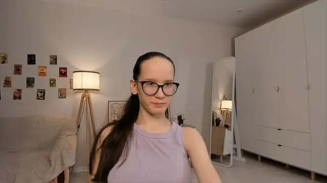 Snapshot of BettyBrowni chatting on 03-10-25, 04:03 BettyBrowni online show from 03-10-25, 04:03