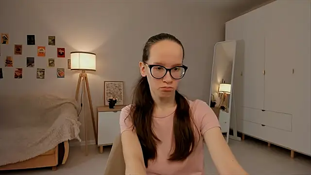 Snapshot of BettyBrowni chatting on 03-15-25, 04:10 BettyBrowni online show from 03-15-25, 04:10