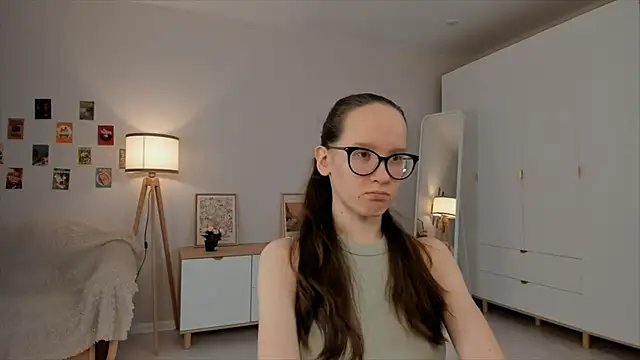 Snapshot of BettyBrowni chatting on 03-17-25, 04:11 BettyBrowni online show from 03-17-25, 04:11