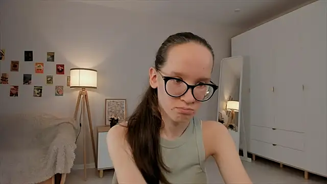 Snapshot of BettyBrowni chatting on 03-17-25, 07:15 BettyBrowni online show from 03-17-25, 07:15