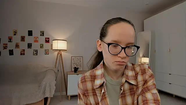 Snapshot of BettyBrowni chatting on 03-17-25, 10:17 BettyBrowni online show from 03-17-25, 10:17