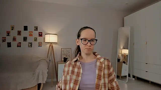 Snapshot of BettyBrowni chatting on 03-18-25, 01:21 BettyBrowni online show from 03-18-25, 01:21