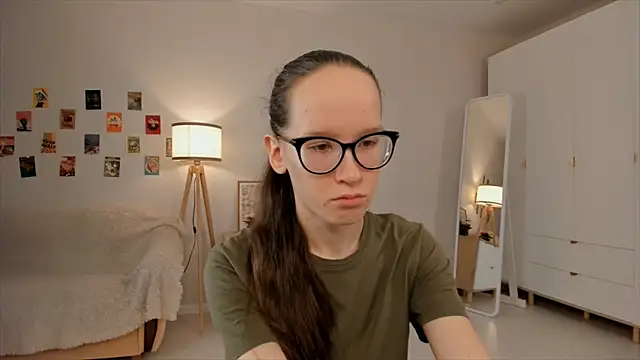 Snapshot of BettyBrowni chatting on 03-19-25, 04:13 BettyBrowni online show from 03-19-25, 04:13