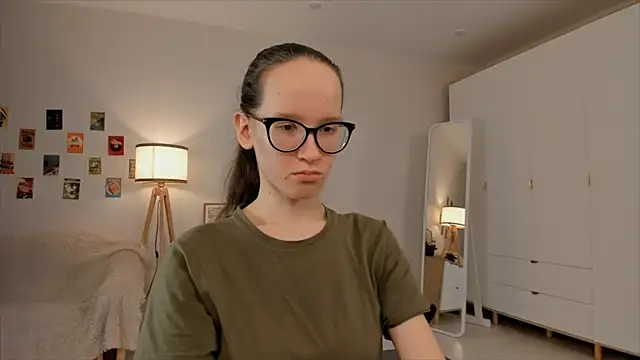 Snapshot of BettyBrowni chatting on 03-19-25, 07:17 BettyBrowni online show from 03-19-25, 07:17