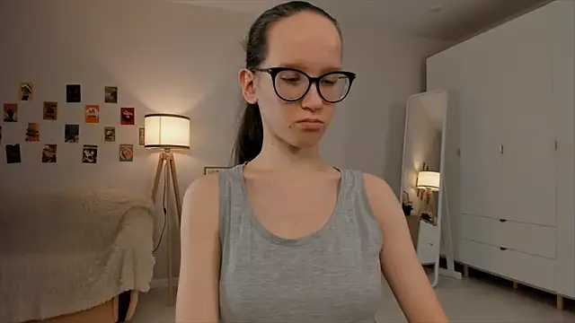 Snapshot of BettyBrowni chatting on 03-21-25, 01:45 BettyBrowni online show from 03-21-25, 01:45