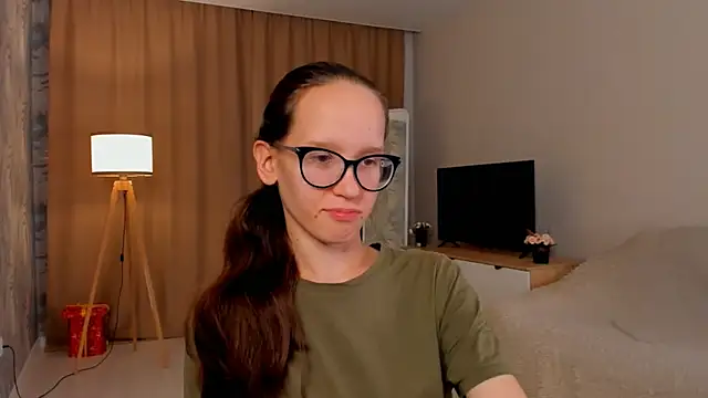 Snapshot of BettyBrowni chatting on 09-19-25, 04:07 BettyBrowni online show from 09-19-25, 04:07