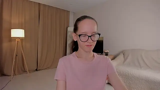 Snapshot of BettyBrowni chatting on 10-18-25, 04:08 BettyBrowni online show from 10-18-25, 04:08