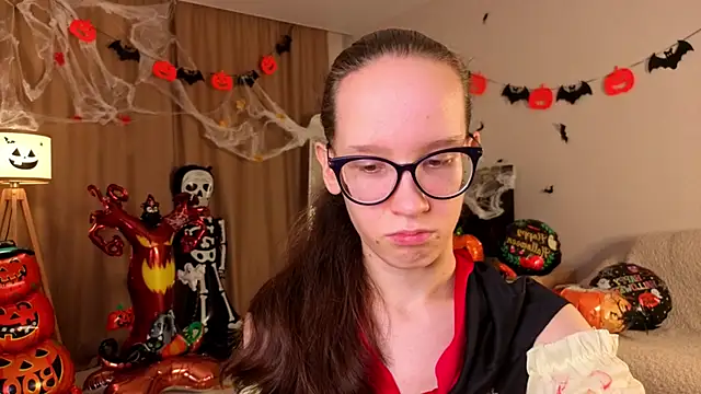 Snapshot of BettyBrowni chatting on 10-31-25, 04:08 BettyBrowni online show from 10-31-25, 04:08