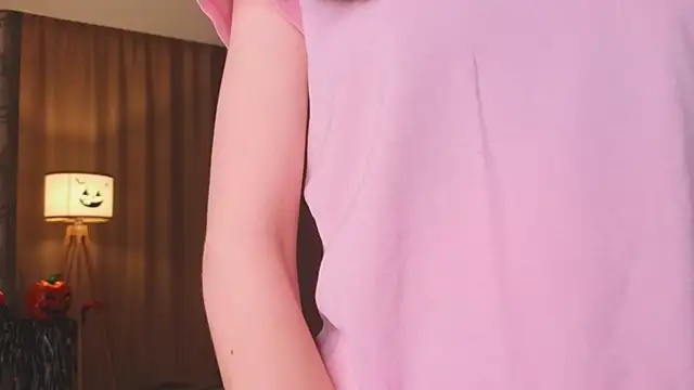 Snapshot of BettyBrowni chatting on 11-19-25, 04:07 BettyBrowni online show from 11-19-25, 04:07