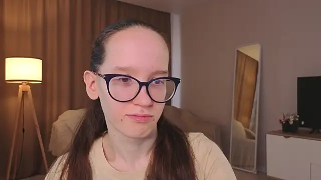 Snapshot of BettyBrowni chatting on 05-19-26, 04:02 BettyBrowni online show from 05-19-26, 04:02