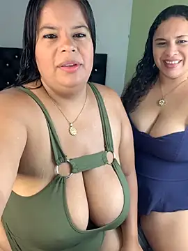 Snapshot of twocurvylatins chatting on 06-20-26, 12:30 twocurvylatins online show from 06-20-26, 12:30