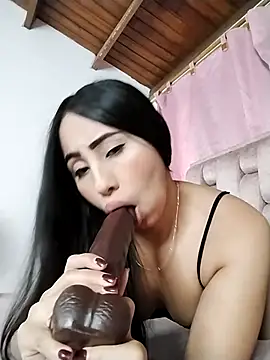 Snapshot of Emma_Evelyn chatting on 01-13-26, 08:14 Emma Evelyn online show from 01-13-26, 08:14