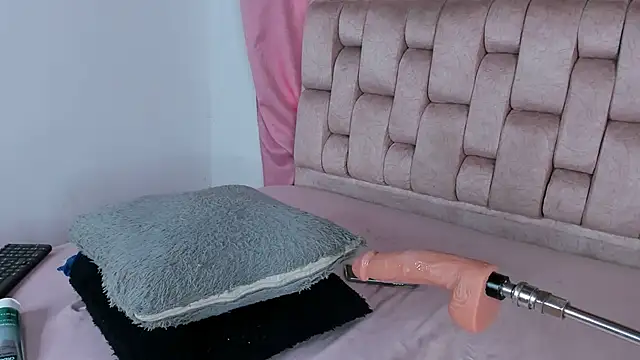 Snapshot of Emma_Evelyn chatting on 02-08-26, 07:50 Emma Evelyn online show from 02-08-26, 07:50