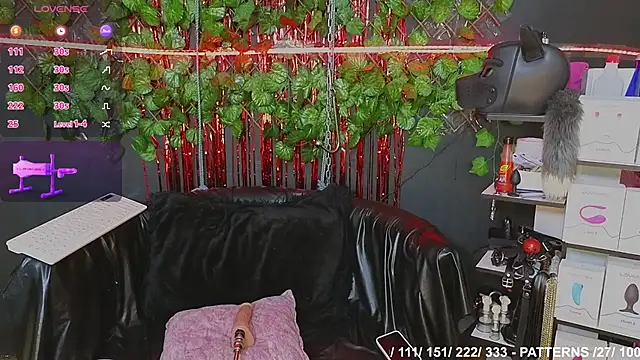 Snapshot of Sweett_Mollyy chatting on 11-21-25, 12:21 Sweett Mollyy online show from 11-21-25, 12:21