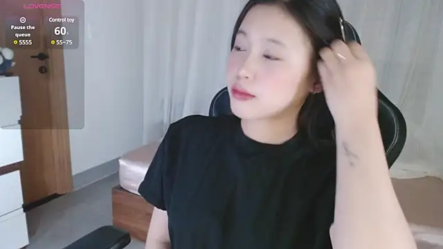 Lin SiYee online show from 03-01-25, 01:07