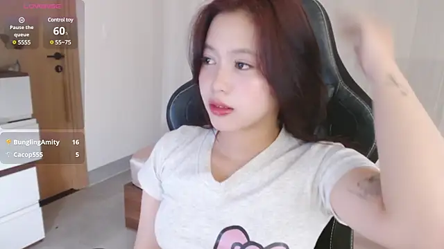 Lin SiYee online show from 03-09-25, 05:11