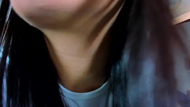 Snapshot of valen_rose0 chatting on 11-22-25, 12:04 valen rose0 online show from 11-22-25, 12:04