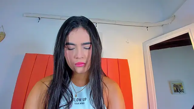 Snapshot of valen_rose0 chatting on 11-26-25, 12:06 valen rose0 online show from 11-26-25, 12:06