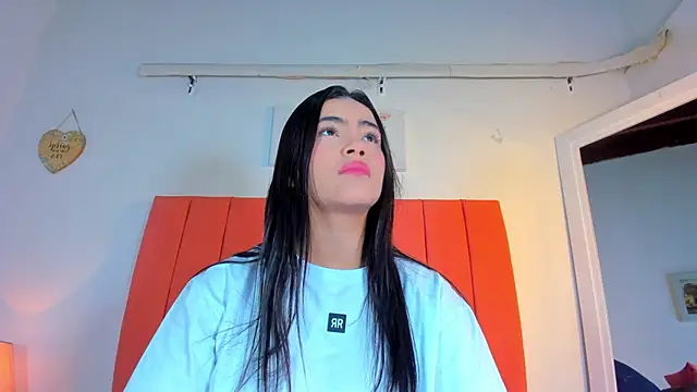 Snapshot of valen_rose0 chatting on 11-28-25, 12:08 valen rose0 online show from 11-28-25, 12:08