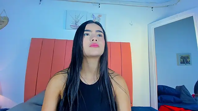 Snapshot of valen_rose0 chatting on 12-19-25, 12:12 valen rose0 online show from 12-19-25, 12:12