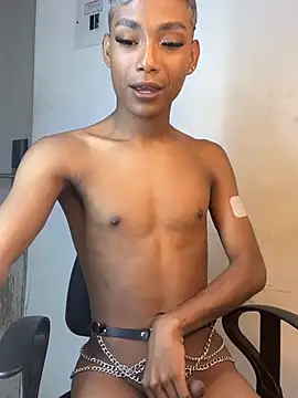 Snapshot of alejo_cute chatting on 12-19-24, 04:57 alejo cute online show from 12-19-24, 04:57