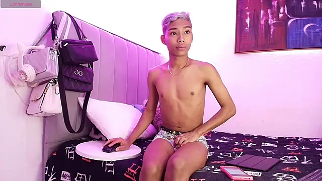 Snapshot of alejo_cute chatting on 12-28-24, 02:53 alejo cute online show from 12-28-24, 02:53