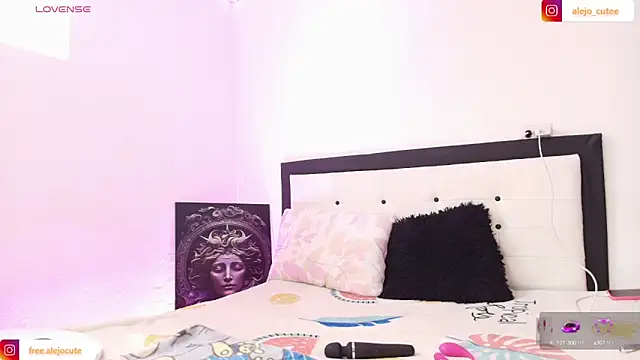 Snapshot of alejo_cute chatting on 01-05-25, 05:09 alejo cute online show from 01-05-25, 05:09