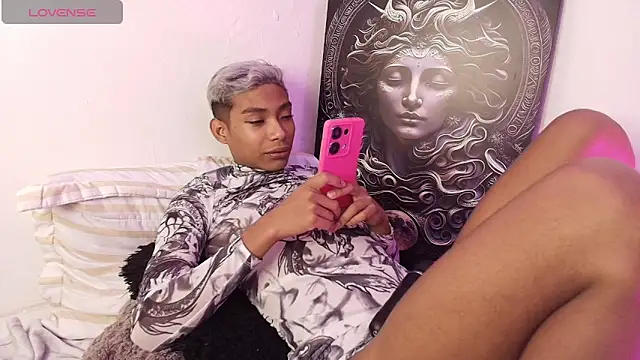 Snapshot of alejo_cute chatting on 01-08-25, 10:27 alejo cute online show from 01-08-25, 10:27