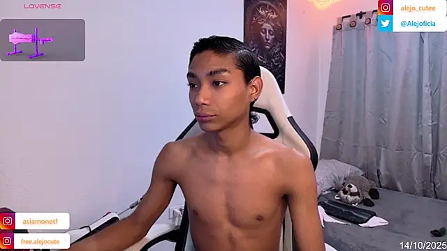 Snapshot of alejo_cute chatting on 10-14-25, 12:50 alejo cute online show from 10-14-25, 12:50