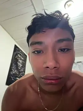 Snapshot of alejo_cute chatting on 07-16-26, 01:39 alejo cute online show from 07-16-26, 01:39