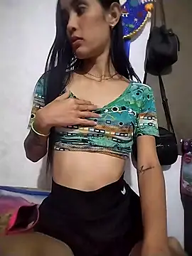 Snapshot of The-quee22 chatting on 11-06-25, 12:00 The-quee22 online show from 11-06-25, 12:00