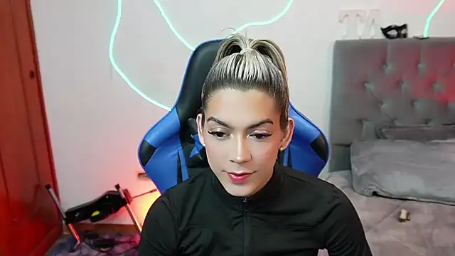 Snapshot of tay_ler3 chatting on 12-06-24, 05:53 tay ler3 online show from 12-06-24, 05:53