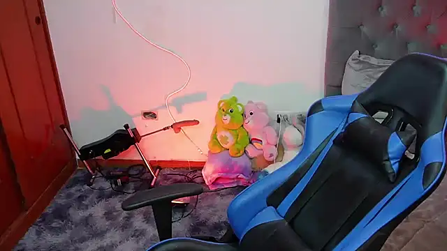 Snapshot of tay_ler3 chatting on 12-09-24, 08:33 tay ler3 online show from 12-09-24, 08:33