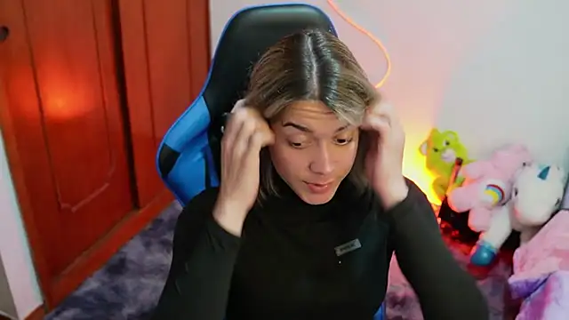 Snapshot of tay_ler3 chatting on 01-20-25, 12:46 tay ler3 online show from 01-20-25, 12:46