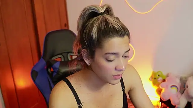 Snapshot of tay_ler3 chatting on 01-21-25, 08:19 tay ler3 online show from 01-21-25, 08:19