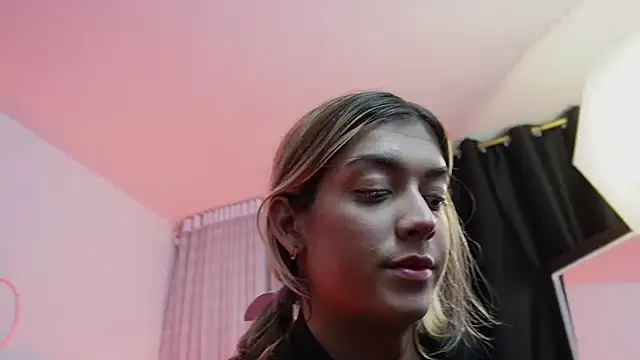 Snapshot of tay_ler3 chatting on 02-18-25, 11:08 tay ler3 online show from 02-18-25, 11:08