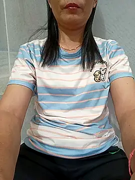 Snapshot of Asian_girl13 chatting on 06-10-26, 10:30 Asian girl13 online show from 06-10-26, 10:30